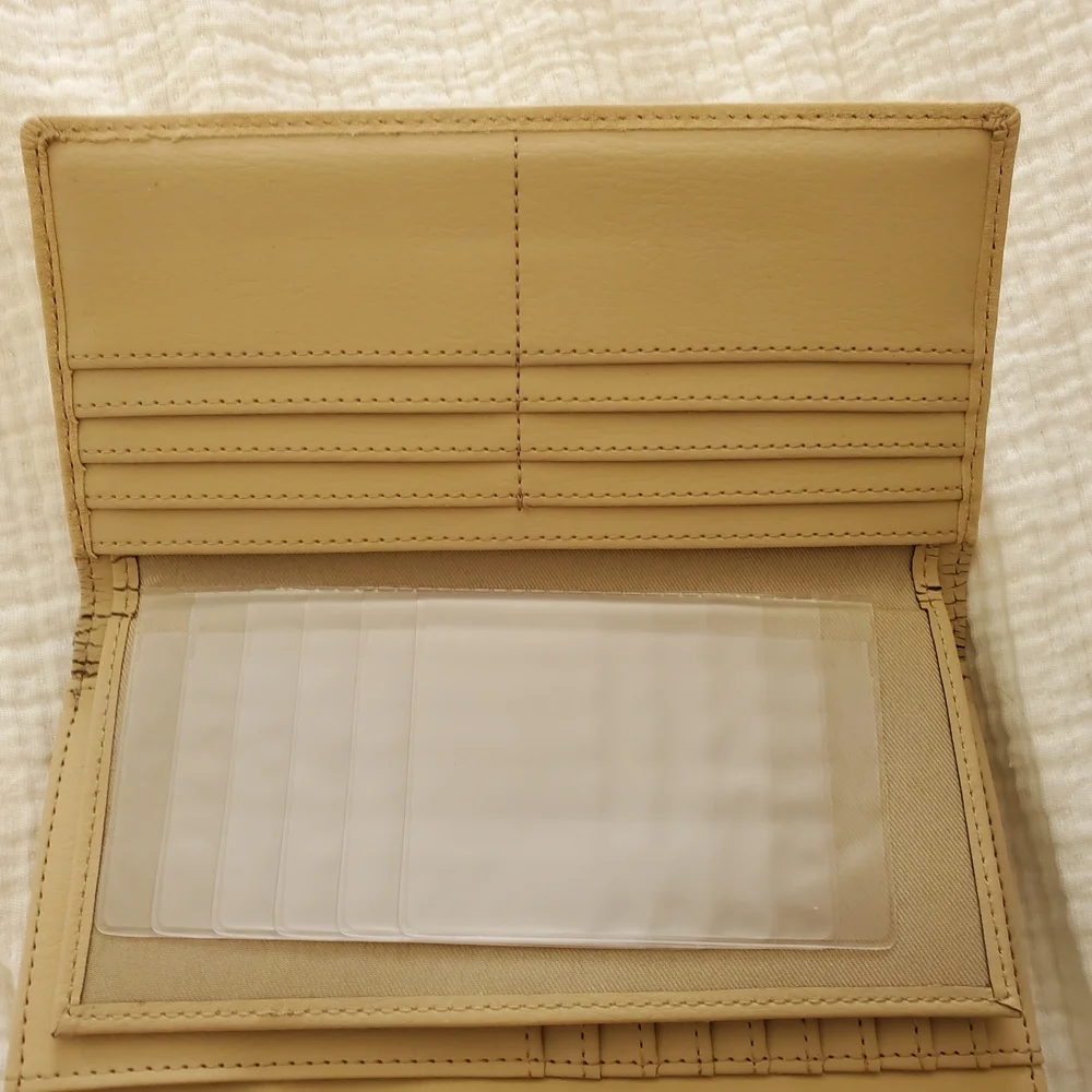 💎$3 WITH BUNDLE💎 Tan Leather Wallet